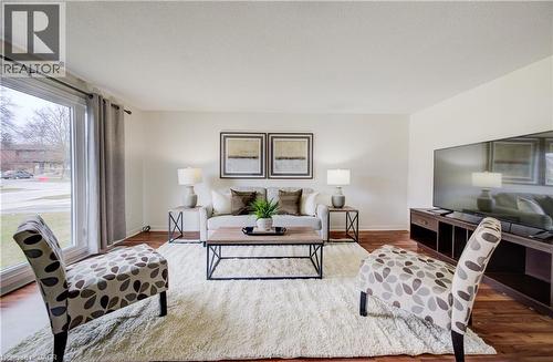 43 Ferguson Avenue, Cambridge, ON - Indoor Photo Showing Living Room