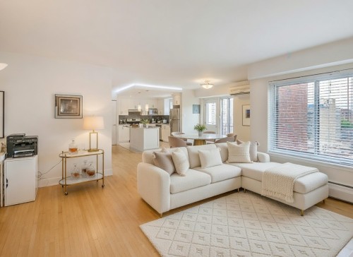 Salon - 74-3510 Rue De La Montagne, Montréal (Ville-Marie), QC - Indoor Photo Showing Living Room