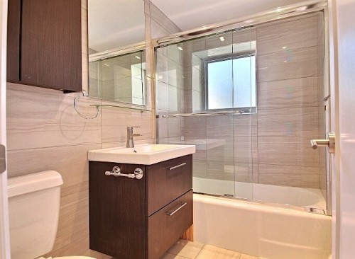 Salle de bains - 74-3510 Rue De La Montagne, Montréal (Ville-Marie), QC - Indoor Photo Showing Bathroom