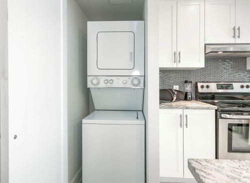 Salle de lavage - 74-3510 Rue De La Montagne, Montréal (Ville-Marie), QC - Indoor Photo Showing Laundry Room