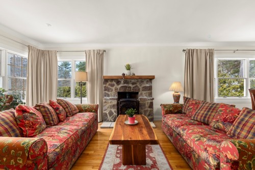 Salon - 428 Rue Brookside, Hudson, QC - Indoor Photo Showing Living Room With Fireplace