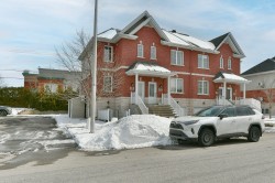 5946 Rue Tousignan Laval (Auteuil), QC H7K 0C1