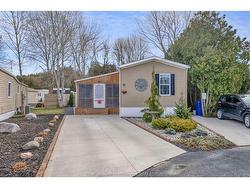 32-22220 Charing Cross Road  Chatham, ON N7M 5V8