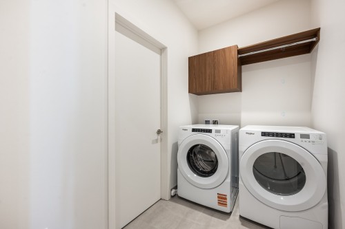 Salle de lavage - 404-2530 Ch. Du Canal, Chambly, QC - Indoor Photo Showing Laundry Room