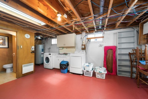 Salle de lavage - 79 Av. Hartford, Pointe-Claire, QC - Indoor