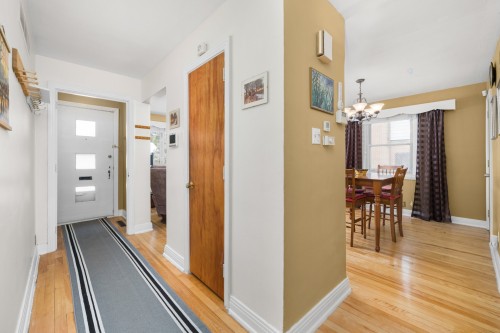 Hall d'entrée/Vestibule - 79 Av. Hartford, Pointe-Claire, QC - Indoor Photo Showing Other Room