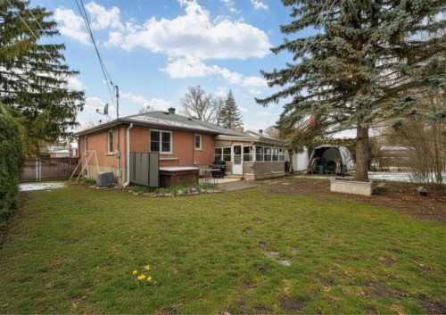 Face arrière - 79 Av. Hartford, Pointe-Claire, QC - Outdoor With Deck Patio Veranda