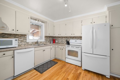 Cuisine - 79 Av. Hartford, Pointe-Claire, QC - Indoor Photo Showing Kitchen With Double Sink