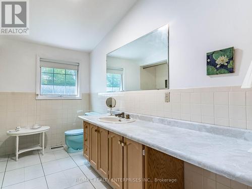 285 Pinetree Way, Mississauga, ON - Indoor Photo Showing Bathroom