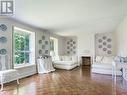 285 Pinetree Way, Mississauga, ON  - Indoor Photo Showing Living Room 