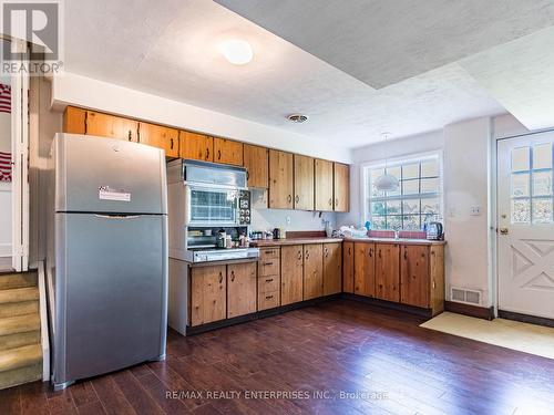 285 Pinetree Way, Mississauga, ON - Indoor Photo Showing Kitchen