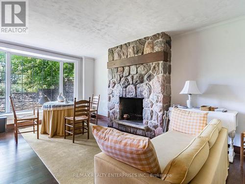 285 Pinetree Way, Mississauga, ON - Indoor Photo Showing Living Room With Fireplace
