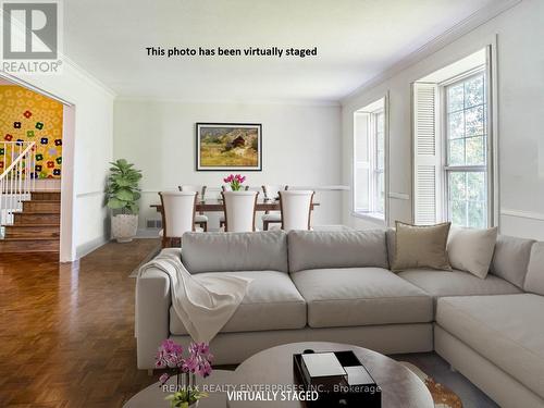 285 Pinetree Way, Mississauga, ON - Indoor Photo Showing Living Room