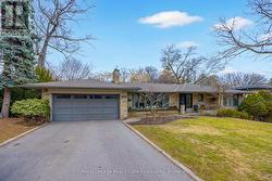 1561 PINETREE CRESCENT  Mississauga, ON L5G 2S9