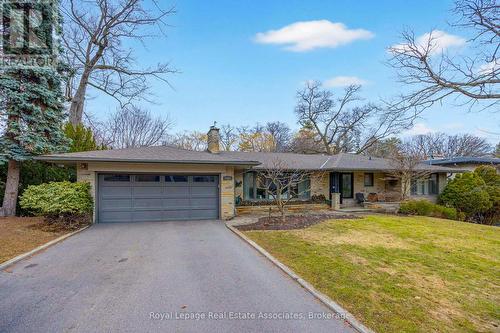 1561 Pinetree Crescent, Mississauga, ON - Outdoor With Facade