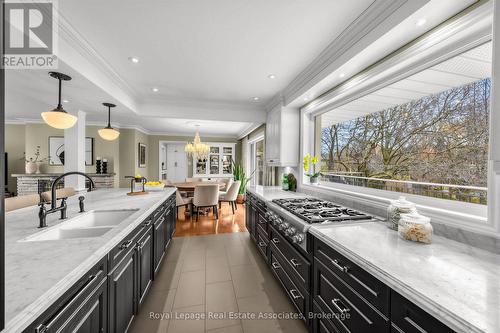 1561 Pinetree Crescent, Mississauga, ON - Indoor Photo Showing Kitchen With Double Sink