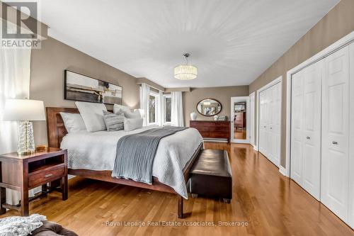 1561 Pinetree Crescent, Mississauga, ON - Indoor Photo Showing Bedroom
