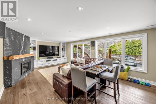 1561 Pinetree Crescent, Mississauga, ON - Indoor Photo Showing Living Room With Fireplace