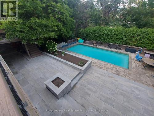 1561 Pinetree Crescent, Mississauga, ON - Outdoor With In Ground Pool