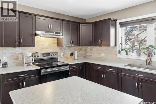 330 Lynd Lane, Saskatoon, SK - Indoor Photo Showing Kitchen With Double Sink With Upgraded Kitchen