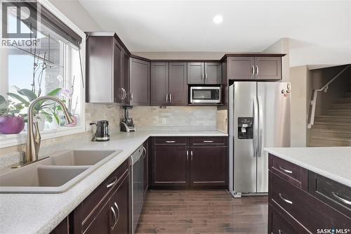 330 Lynd Lane, Saskatoon, SK - Indoor Photo Showing Kitchen With Stainless Steel Kitchen With Double Sink