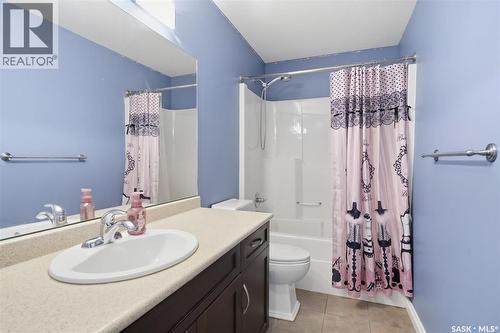 330 Lynd Lane, Saskatoon, SK - Indoor Photo Showing Bathroom
