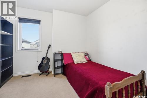 330 Lynd Lane, Saskatoon, SK - Indoor Photo Showing Bedroom