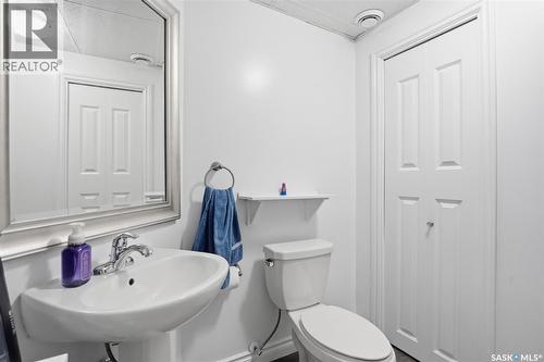 330 Lynd Lane, Saskatoon, SK - Indoor Photo Showing Bathroom