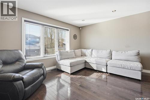 330 Lynd Lane, Saskatoon, SK - Indoor Photo Showing Living Room