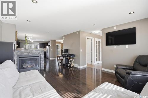 330 Lynd Lane, Saskatoon, SK - Indoor Photo Showing Living Room With Fireplace
