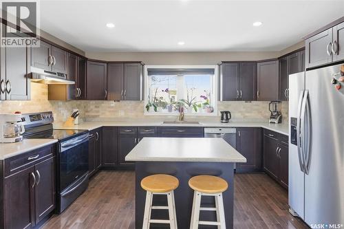 330 Lynd Lane, Saskatoon, SK - Indoor Photo Showing Kitchen With Stainless Steel Kitchen With Upgraded Kitchen