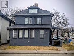 61 Giles BOULEVARD East Windsor, ON N9A 4B8