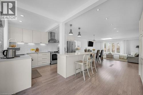 628 Ardleigh Crescent, Burlington, ON - Indoor Photo Showing Kitchen With Upgraded Kitchen