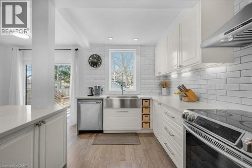 628 Ardleigh Crescent, Burlington, ON - Indoor Photo Showing Kitchen With Upgraded Kitchen