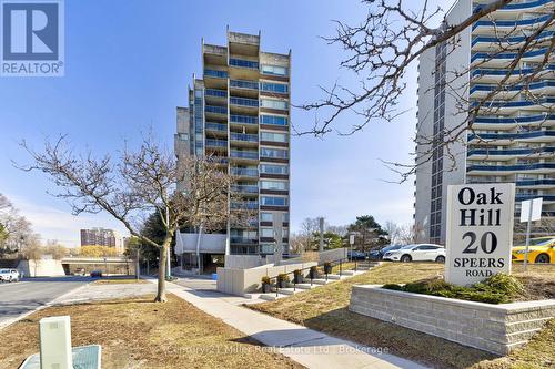 304 - 20 SPEERS ROAD  Oakville (Co Central), ON L6K 3R5