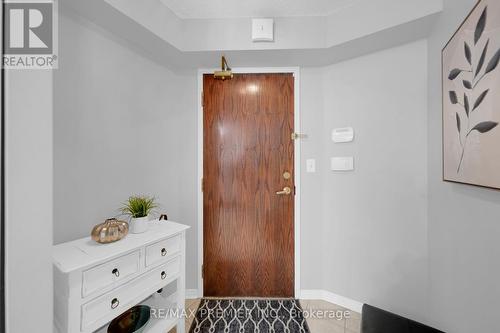 220 - 51 Baffin Court, Richmond Hill, ON - Indoor