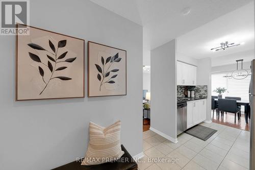 220 - 51 Baffin Court, Richmond Hill, ON - Indoor