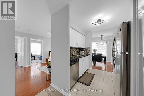220 - 51 Baffin Court, Richmond Hill, ON - Indoor Photo Showing Kitchen