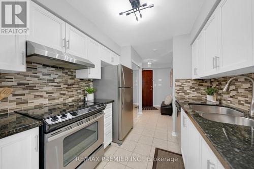 220 - 51 Baffin Court, Richmond Hill, ON - Indoor Photo Showing Kitchen With Double Sink With Upgraded Kitchen