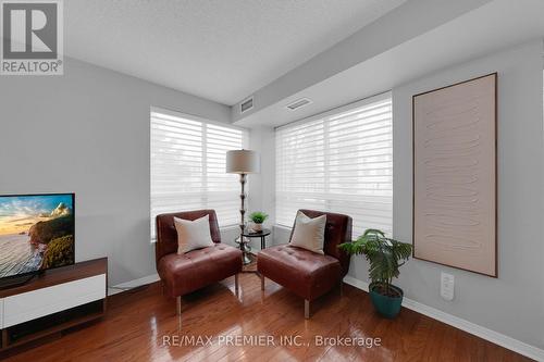 220 - 51 Baffin Court, Richmond Hill, ON - Indoor
