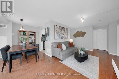 220 - 51 Baffin Court, Richmond Hill, ON - Indoor