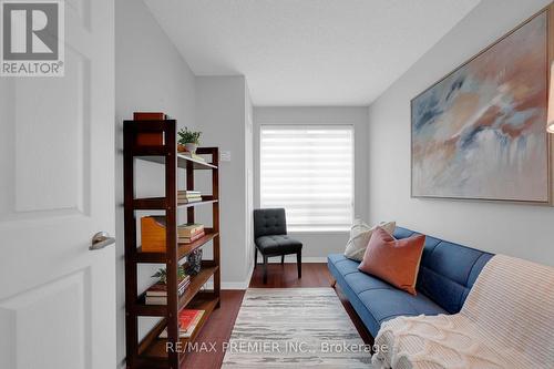220 - 51 Baffin Court, Richmond Hill, ON - Indoor