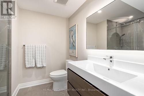 4252 Sarazen Drive, Burlington, ON - Indoor Photo Showing Bathroom