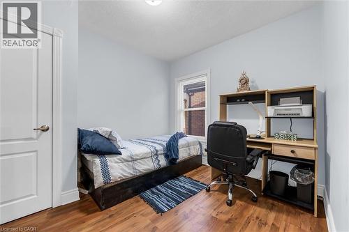 121 Edgemont Street N, Hamilton, ON - Indoor Photo Showing Bedroom