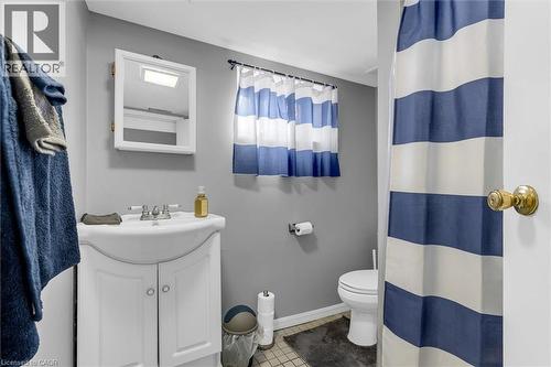121 Edgemont Street N, Hamilton, ON - Indoor Photo Showing Bathroom