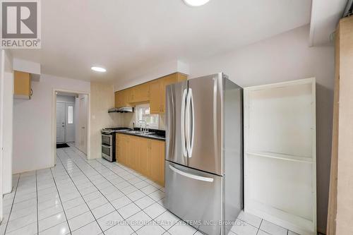 2662 Canberra Road, Mississauga, ON - Indoor Photo Showing Kitchen