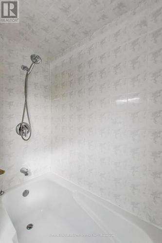 2662 Canberra Road, Mississauga, ON - Indoor Photo Showing Bathroom