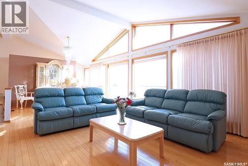 110 Logan Crescent E, Yorkton, SK - Indoor Photo Showing Living Room