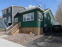 6484 Roslyn Road  West End, NS B3L 2M7