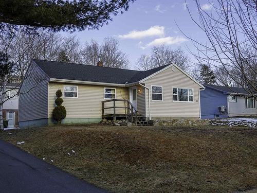 33 Micmac Drive, Dartmouth, NS 